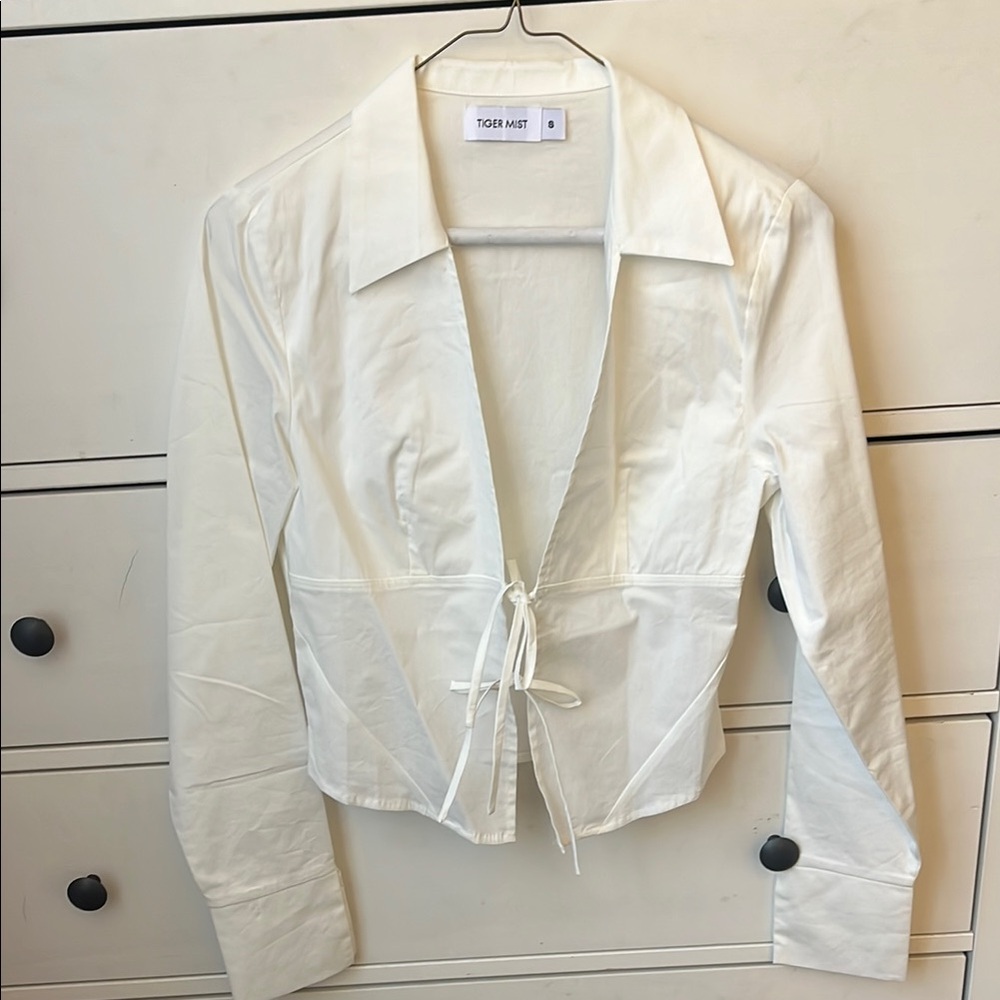 Tiger Mist White Long Sleeve Tie-Front Crop Top